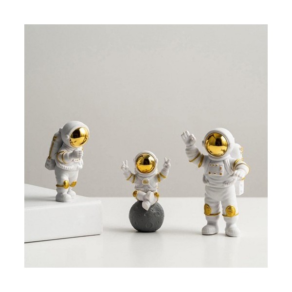 Figurine Astronaut Statue